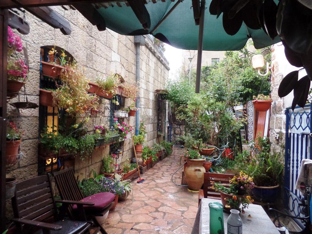 Cozy Garden Apartment Yerusalem Bagian luar foto