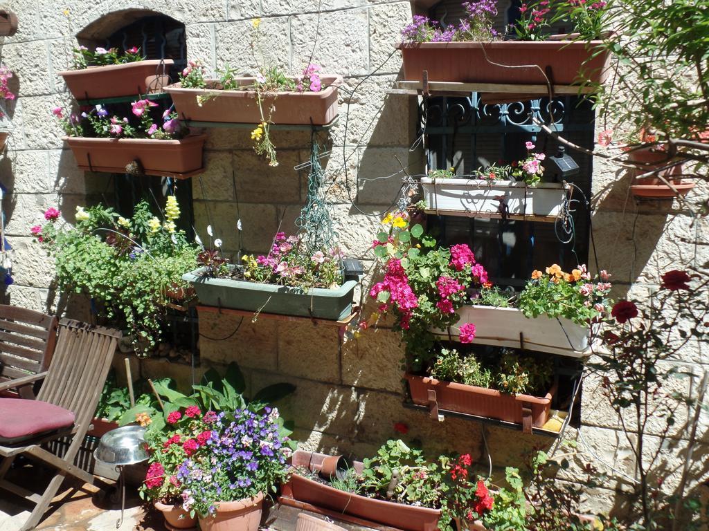 Cozy Garden Apartment Yerusalem Bagian luar foto